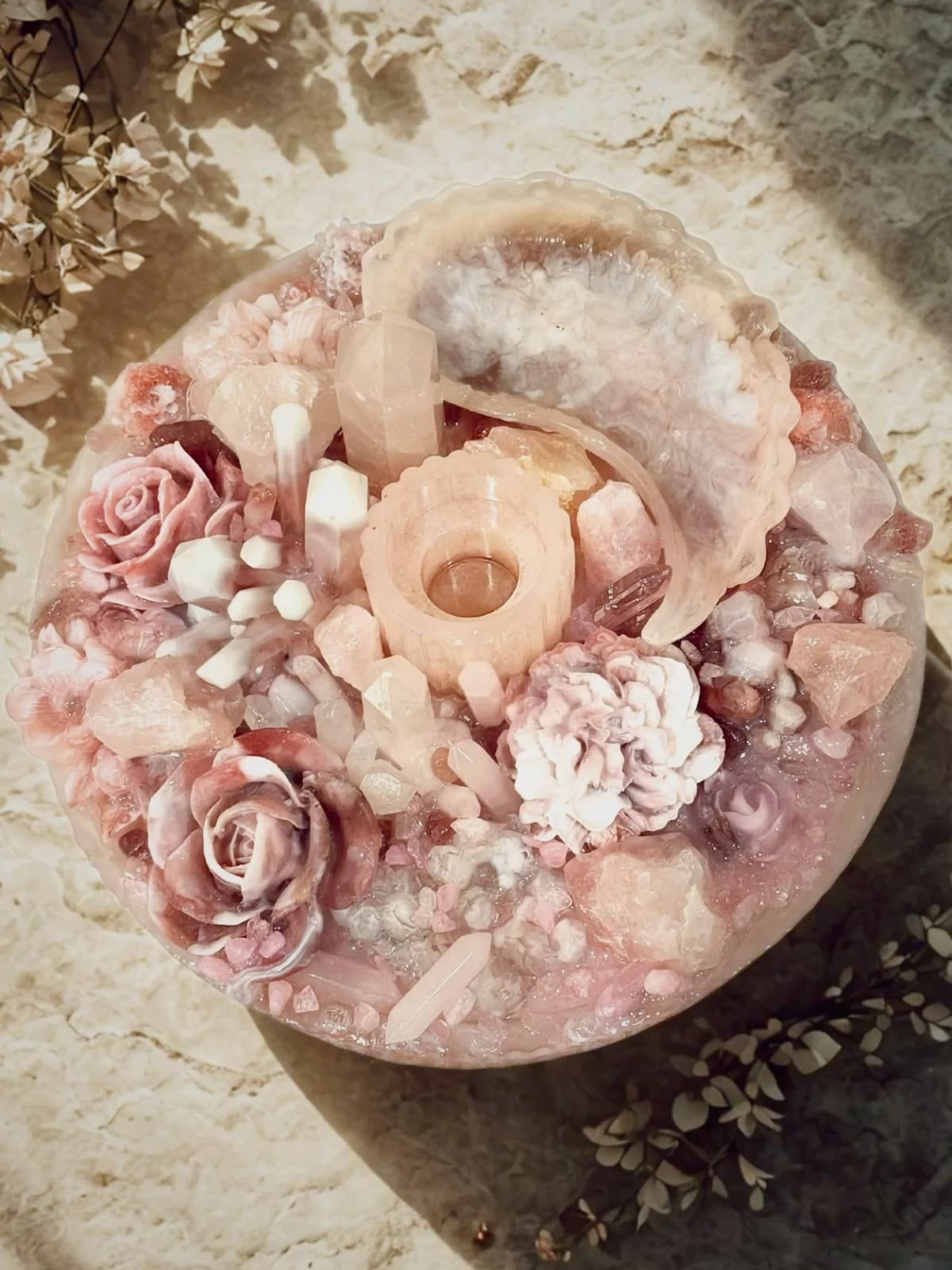 𝐁𝐨𝐮𝐠𝐞𝐨𝐢𝐫-𝐩𝐥𝐚𝐭𝐞𝐚𝐮 𝐫𝐢𝐭𝐮𝐞𝐥 -𝐐𝐮𝐚𝐫𝐭𝐳 𝐫𝐨𝐬𝐞, 𝐟𝐫𝐚𝐢𝐬𝐞 & 𝐜𝐥𝐚𝐢𝐫  (8¼ po) Pièce unique